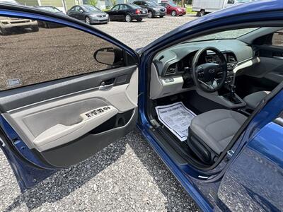 2020 Hyundai Elantra SEL   - Photo 9 - Indianapolis, IN 46226