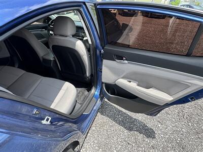 2020 Hyundai Elantra SEL   - Photo 14 - Indianapolis, IN 46226
