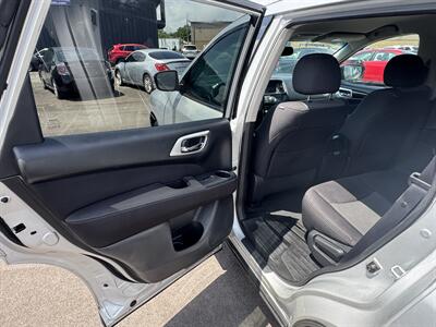 2017 Nissan Pathfinder S   - Photo 11 - Indianapolis, IN 46226