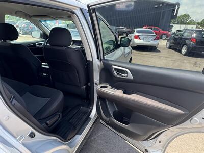 2017 Nissan Pathfinder S   - Photo 14 - Indianapolis, IN 46226