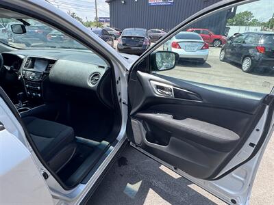 2017 Nissan Pathfinder S   - Photo 16 - Indianapolis, IN 46226