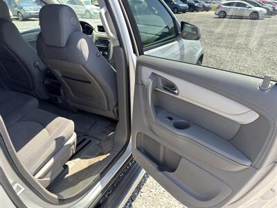 2014 Chevrolet Traverse LS   - Photo 11 - Indianapolis, IN 46226