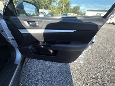 2014 Subaru Outback 2.5i   - Photo 9 - Indianapolis, IN 46226