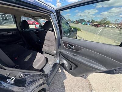 2016 Nissan Rogue SV   - Photo 16 - Indianapolis, IN 46226