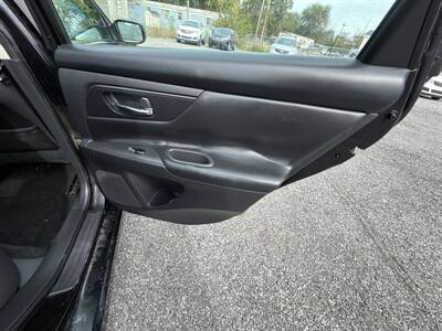 2016 Nissan Altima 2.5 - Photo 10 - Indianapolis, IN 46226