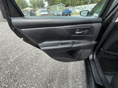 2016 Nissan Altima 2.5 - Photo 12 - Indianapolis, IN 46226
