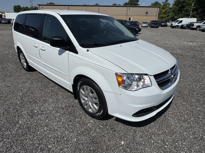 2017 Dodge Grand Caravan SE - Photo 1 - Indianapolis, IN 46226