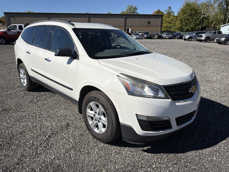 2015 Chevrolet Traverse LS   - Photo 1 - Indianapolis, IN 46226