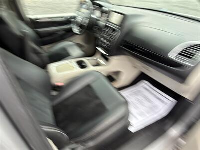 2016 Dodge Grand Caravan SXT   - Photo 10 - Indianapolis, IN 46226