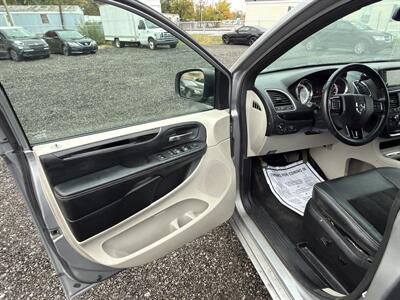2016 Dodge Grand Caravan SXT   - Photo 14 - Indianapolis, IN 46226