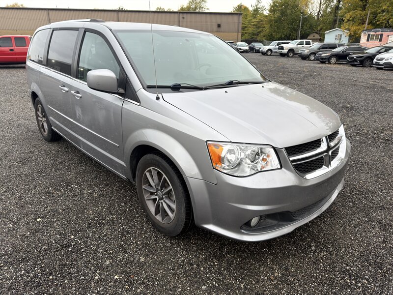 2016 Dodge Grand Caravan SXT   - Photo 1 - Indianapolis, IN 46226