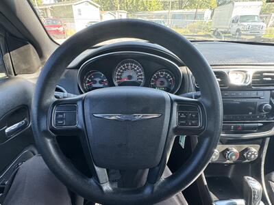2014 Chrysler 200 LX   - Photo 17 - Indianapolis, IN 46226