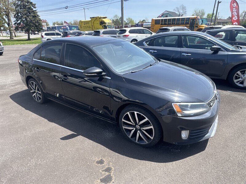 2013 Volkswagen Jetta SE - Photo 1 - Indianapolis, IN 46226