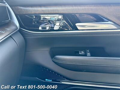 2022 Jeep Grand Wagoneer Series II   - Photo 14 - North Salt Lake, UT 84010