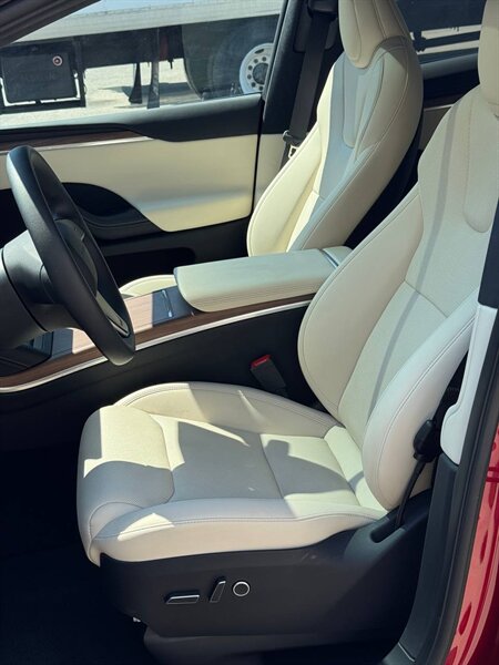 2025 Tesla Model X - Photo 5 - North Salt Lake, UT 84010