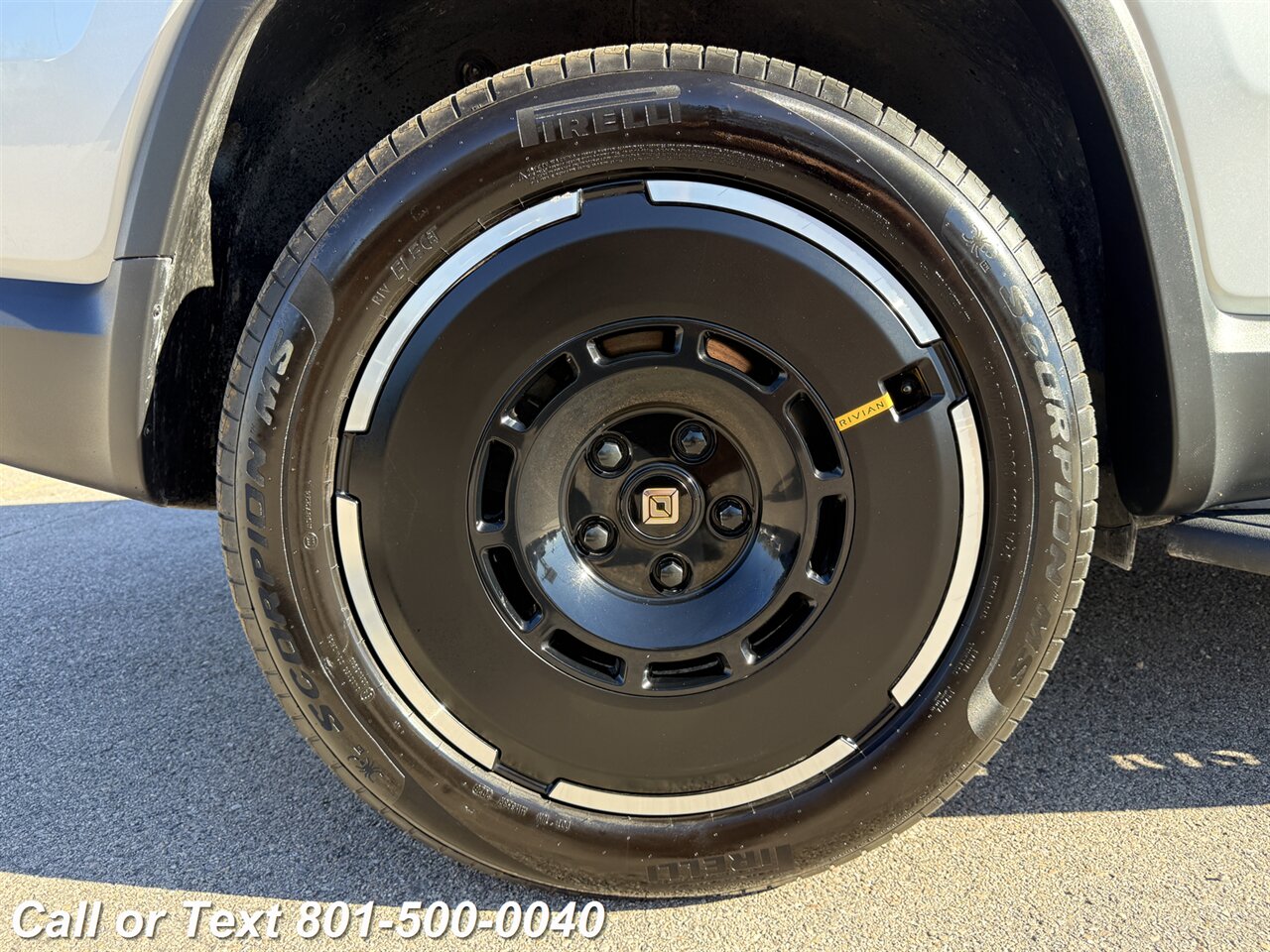 2025 Rivian R1S Adventure - Photo 17 - North Salt Lake, UT 84010