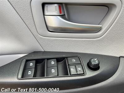 2020 Toyota Sienna LE 8-Passenger   - Photo 33 - North Salt Lake, UT 84010