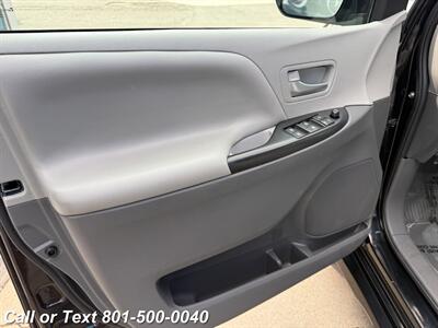 2020 Toyota Sienna LE 8-Passenger   - Photo 35 - North Salt Lake, UT 84010