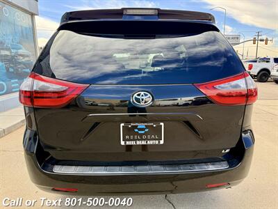 2020 Toyota Sienna LE 8-Passenger   - Photo 19 - North Salt Lake, UT 84010