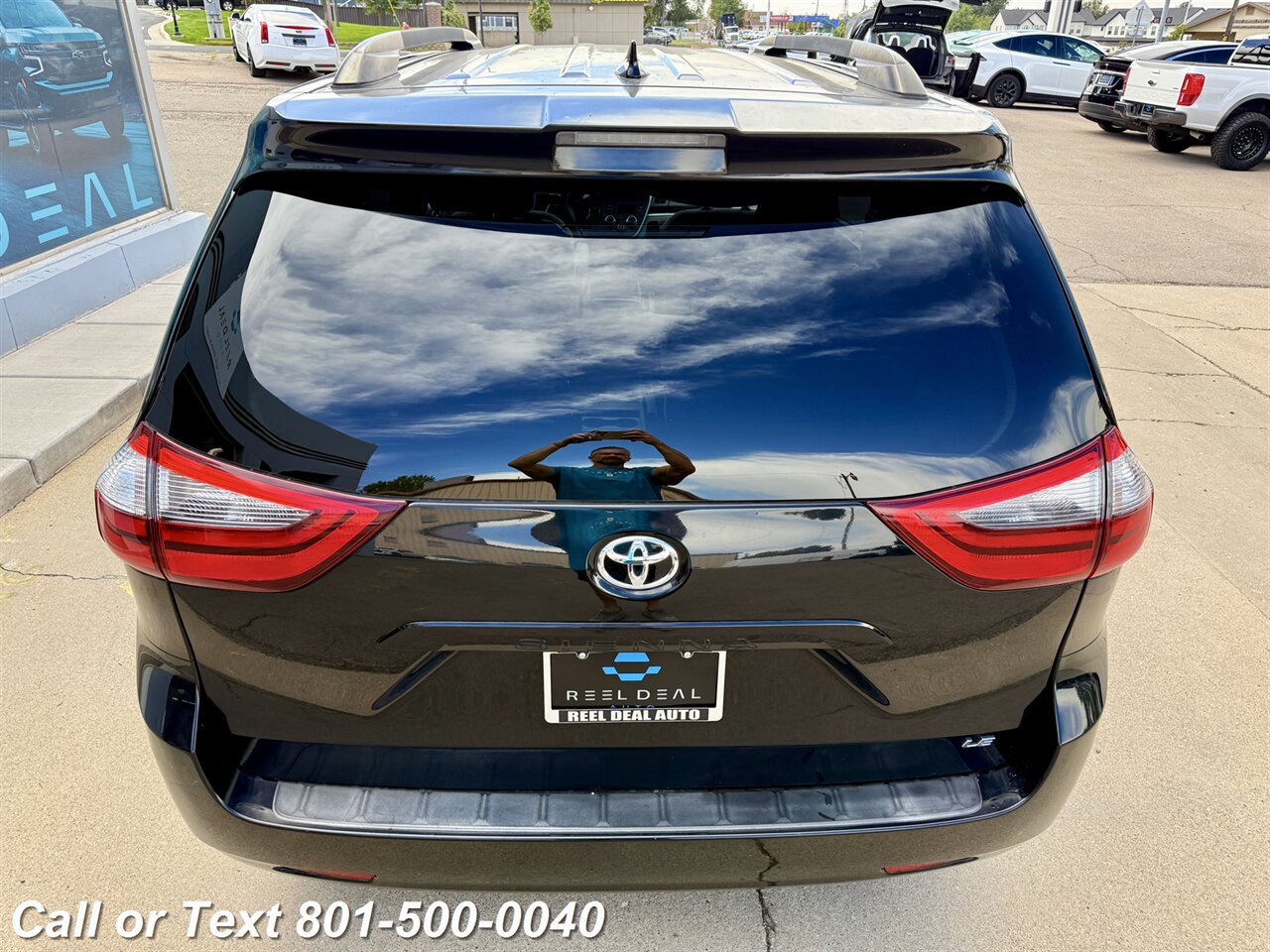 2020 Toyota Sienna LE 8-Passenger   - Photo 20 - North Salt Lake, UT 84010