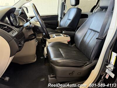 2015 Chrysler Town & Country Touring   - Photo 3 - North Salt Lake, UT 84010