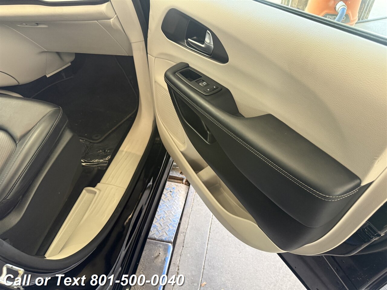2024 Chrysler Pacifica Plug-In Hybrid Select   - Photo 47 - North Salt Lake, UT 84010