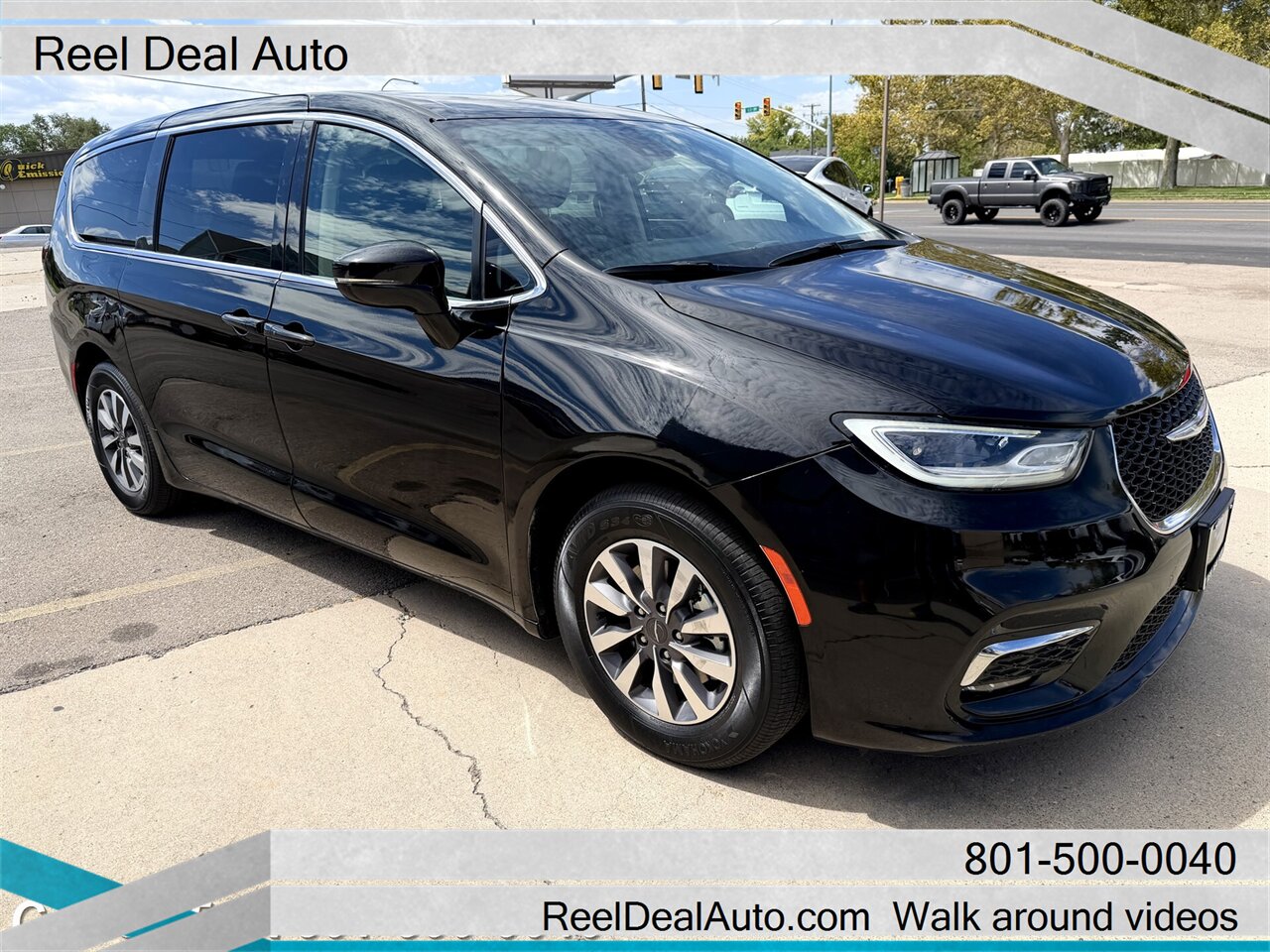 2024 Chrysler Pacifica Plug-In Hybrid Select   - Photo 1 - North Salt Lake, UT 84010
