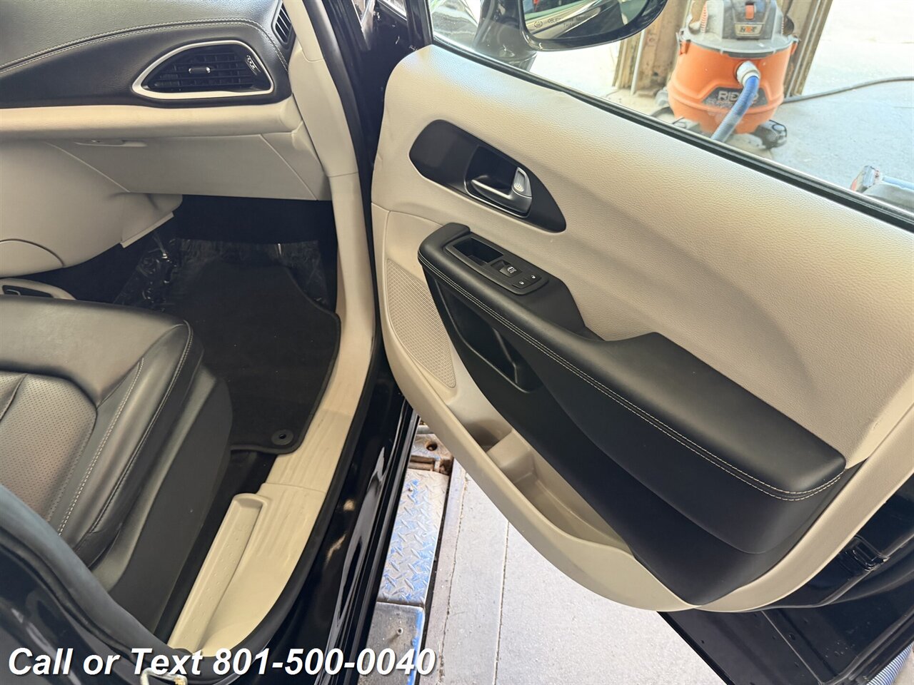 2024 Chrysler Pacifica Plug-In Hybrid Select   - Photo 35 - North Salt Lake, UT 84010