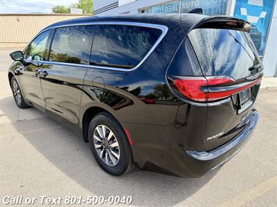 2024 Chrysler Pacifica Plug-In Hybrid Select   - Photo 14 - North Salt Lake, UT 84010