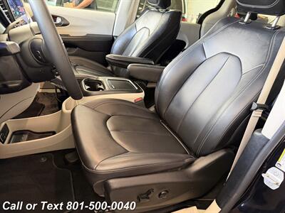 2024 Chrysler Pacifica Plug-In Hybrid Select   - Photo 2 - North Salt Lake, UT 84010