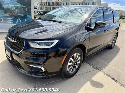 2024 Chrysler Pacifica Plug-In Hybrid Select   - Photo 11 - North Salt Lake, UT 84010