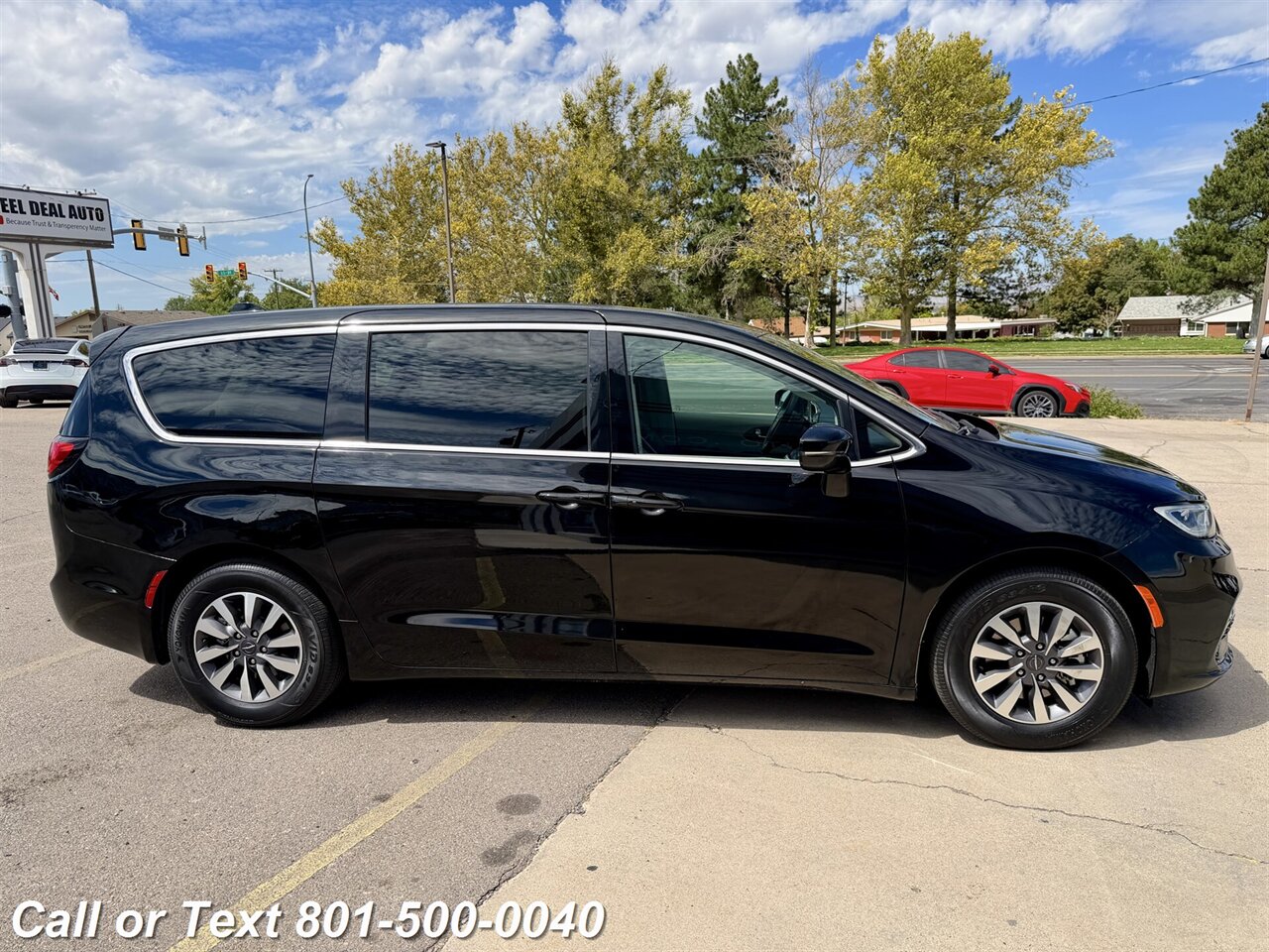 2024 Chrysler Pacifica Plug-In Hybrid Select   - Photo 4 - North Salt Lake, UT 84010
