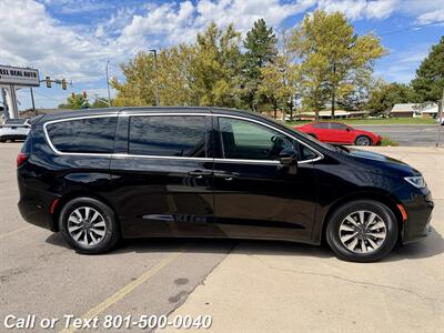 2024 Chrysler Pacifica Plug-In Hybrid Select   - Photo 4 - North Salt Lake, UT 84010