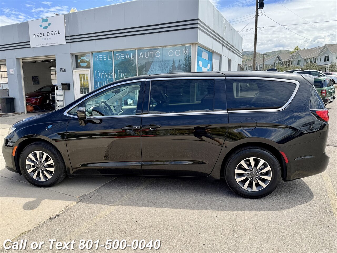 2024 Chrysler Pacifica Plug-In Hybrid Select   - Photo 19 - North Salt Lake, UT 84010