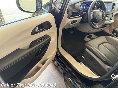 2024 Chrysler Pacifica Plug-In Hybrid Select   - Photo 32 - North Salt Lake, UT 84010