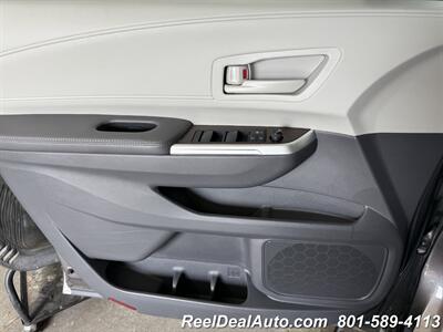 2022 Toyota Sienna LE 8-Passenger   - Photo 38 - North Salt Lake, UT 84010