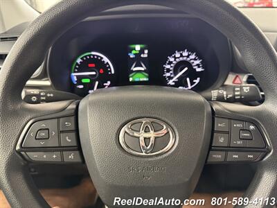 2022 Toyota Sienna LE 8-Passenger   - Photo 9 - North Salt Lake, UT 84010