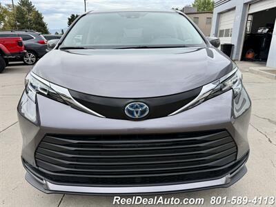 2022 Toyota Sienna LE 8-Passenger   - Photo 4 - North Salt Lake, UT 84010