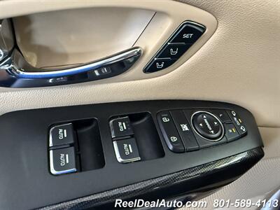 2017 Kia Sedona EX   - Photo 18 - North Salt Lake, UT 84010