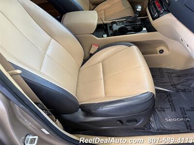 2017 Kia Sedona EX   - Photo 32 - North Salt Lake, UT 84010