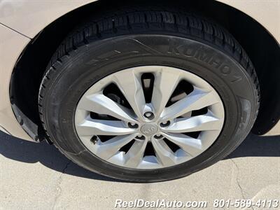 2017 Kia Sedona EX   - Photo 59 - North Salt Lake, UT 84010