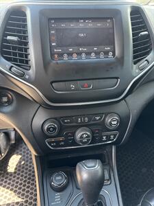 2019 Jeep Cherokee Latitude Plus   - Photo 5 - North Salt Lake, UT 84010