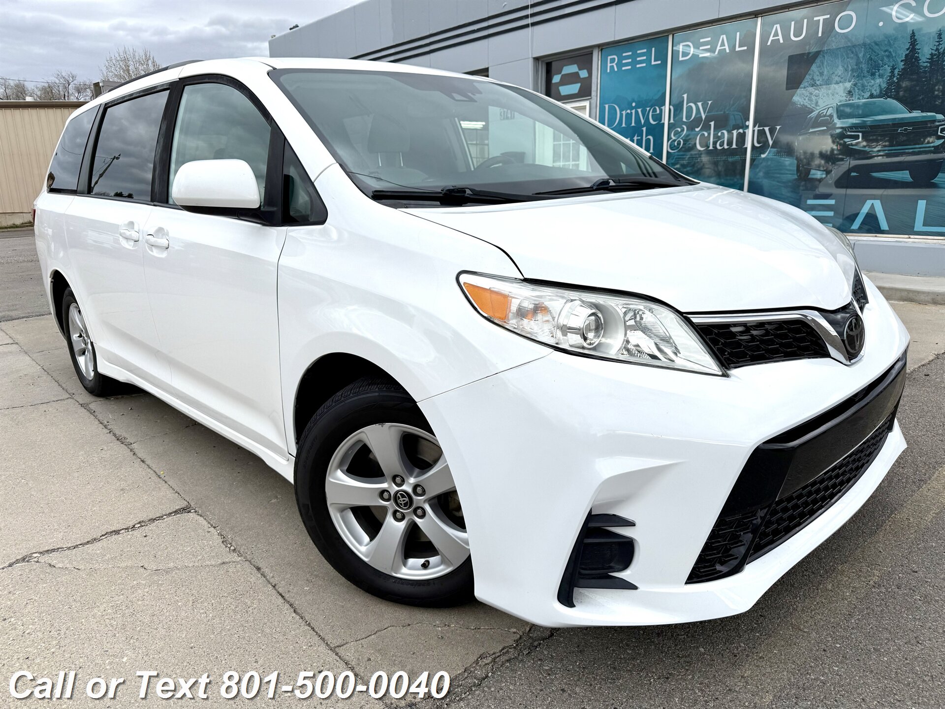 2019 Toyota Sienna LE 8-Passenger   - Photo 1 - North Salt Lake, UT 84010