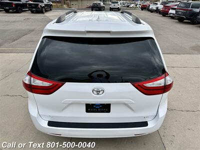 2019 Toyota Sienna LE 8-Passenger   - Photo 17 - North Salt Lake, UT 84010