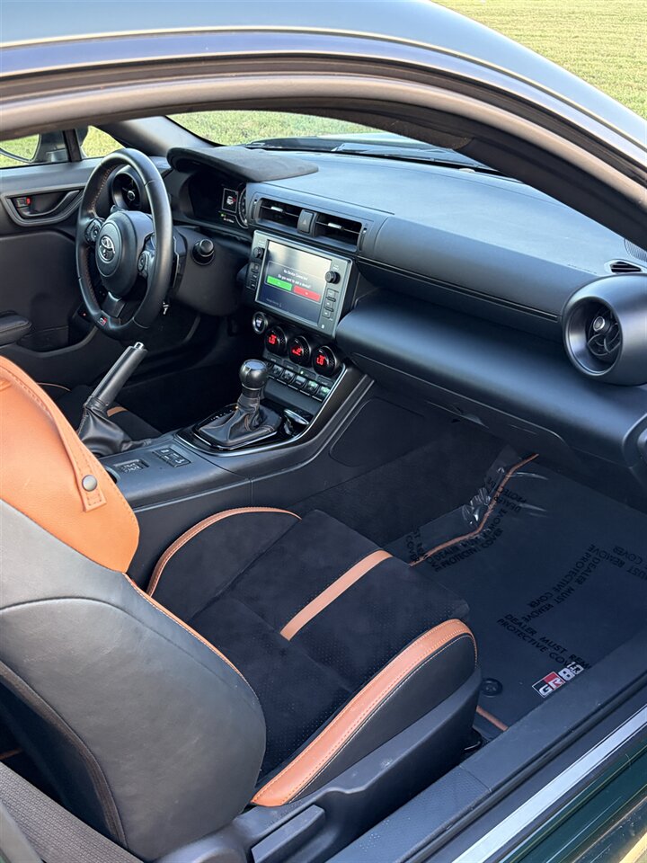 2025 Toyota GR86 Hakone Edition - Photo 2 - North Salt Lake, UT 84010