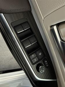 2024 Toyota Sienna Platinum 7-Passenger - Photo 54 - North Salt Lake, UT 84010