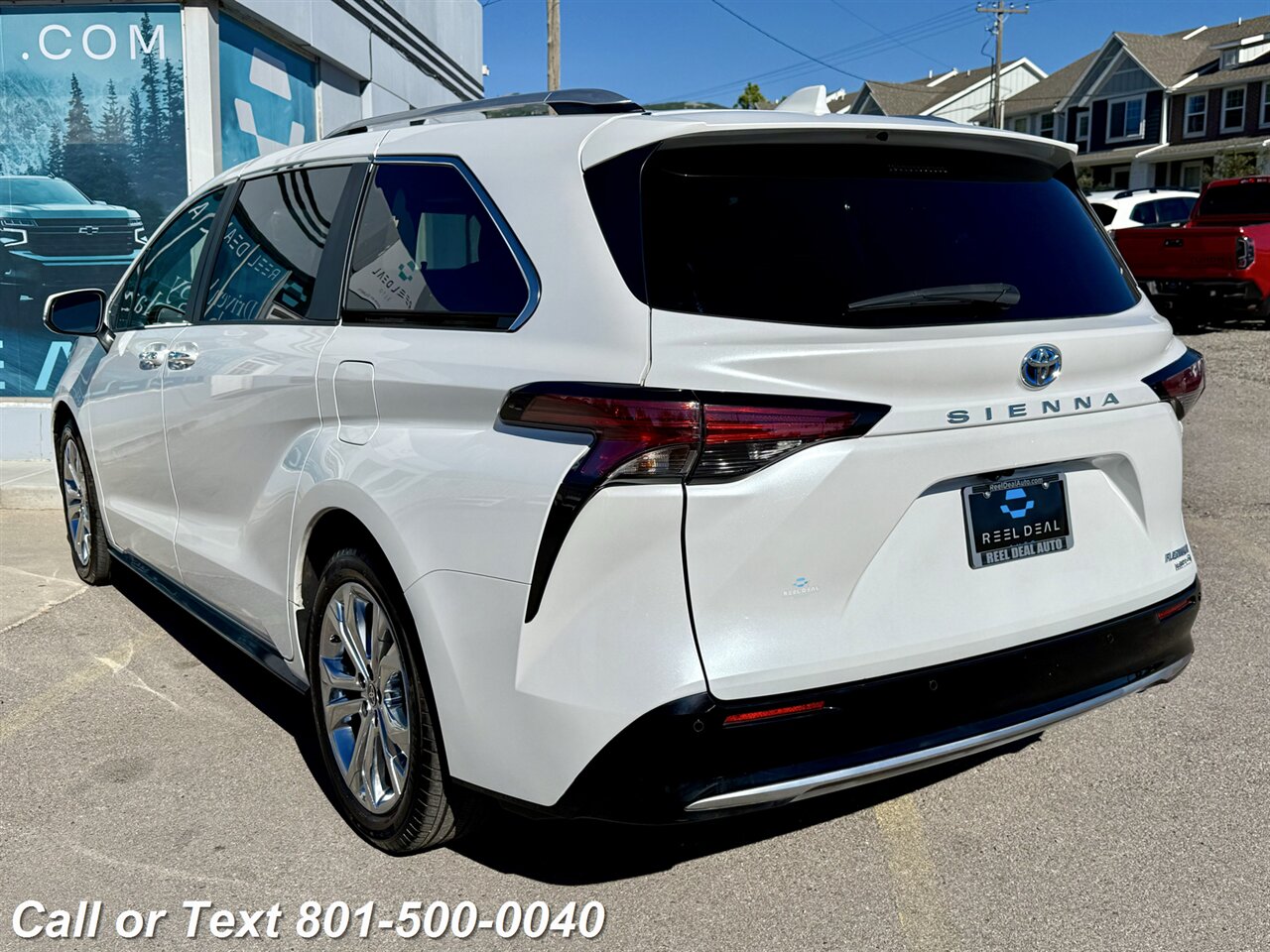 2024 Toyota Sienna Platinum 7-Passenger - Photo 36 - North Salt Lake, UT 84010