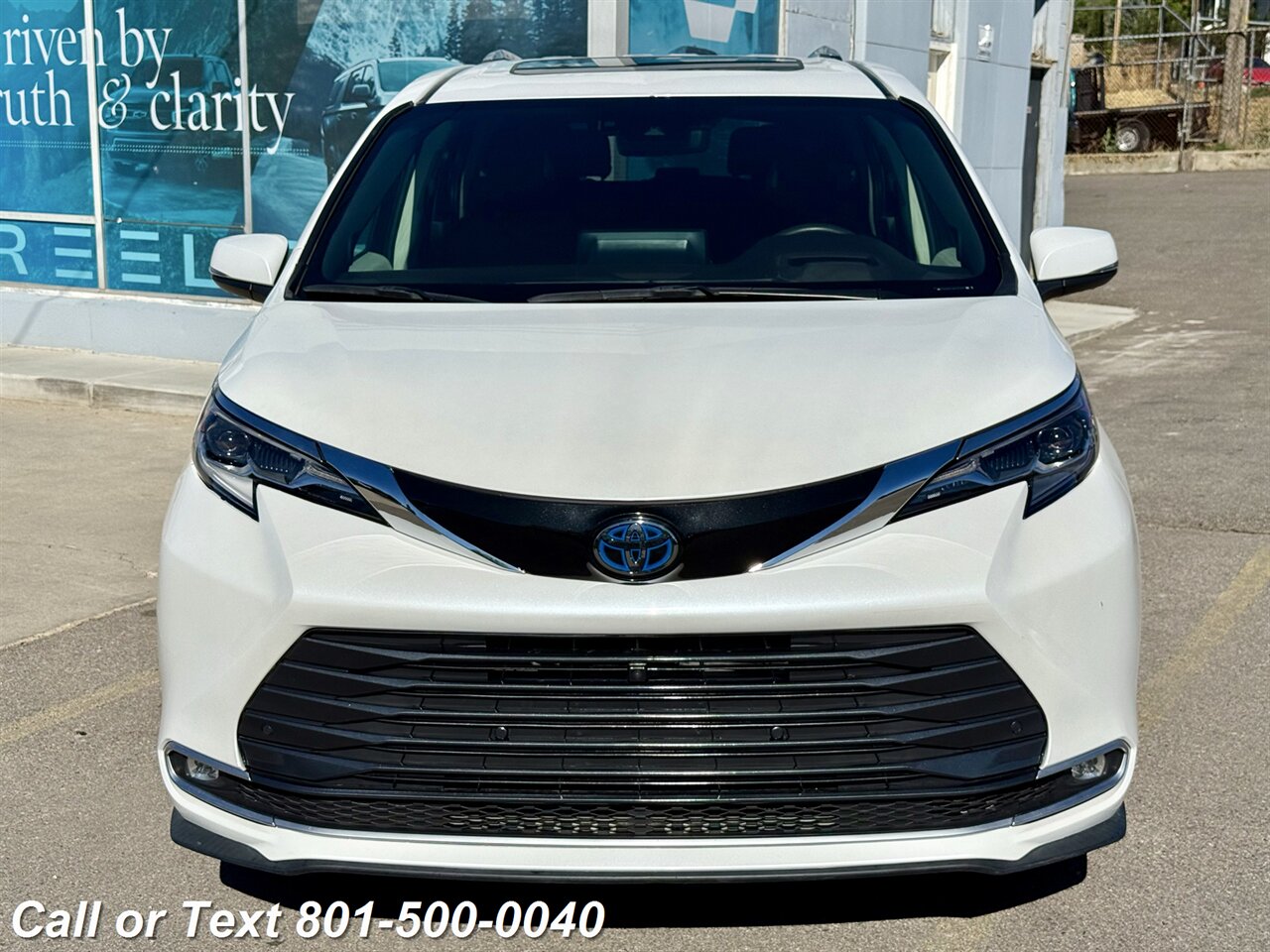 2024 Toyota Sienna Platinum 7-Passenger - Photo 41 - North Salt Lake, UT 84010