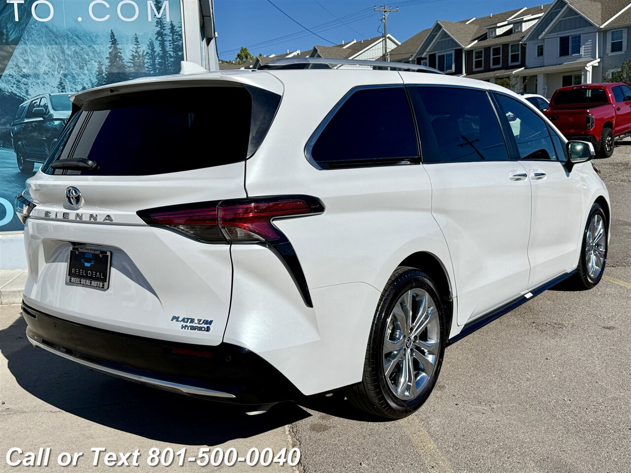2024 Toyota Sienna Platinum 7-Passenger - Photo 9 - North Salt Lake, UT 84010