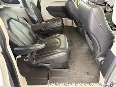 2022 Chrysler Pacifica Touring L   - Photo 9 - North Salt Lake, UT 84010